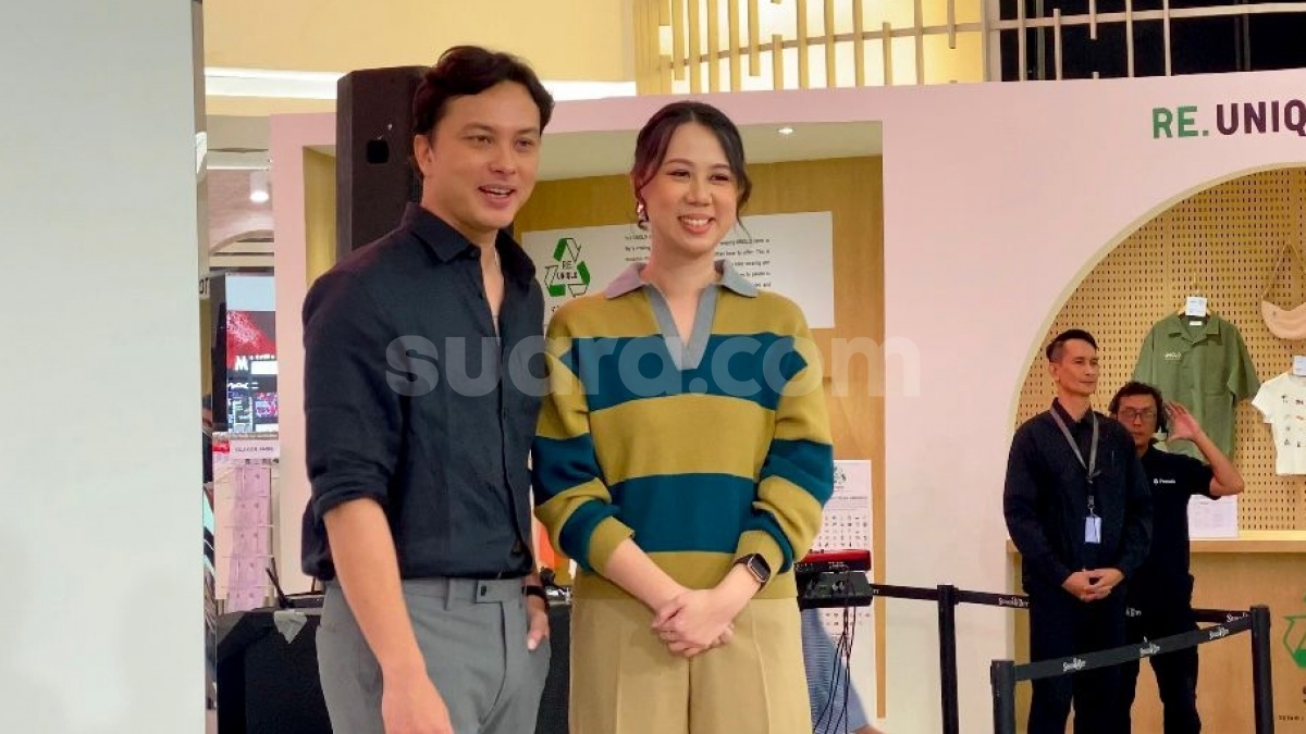Rahasia Gaya Simpel nan Elegan ala Nicholas Saputra: Trik Mix and Match Pakaian Awet Bertahun-tahun