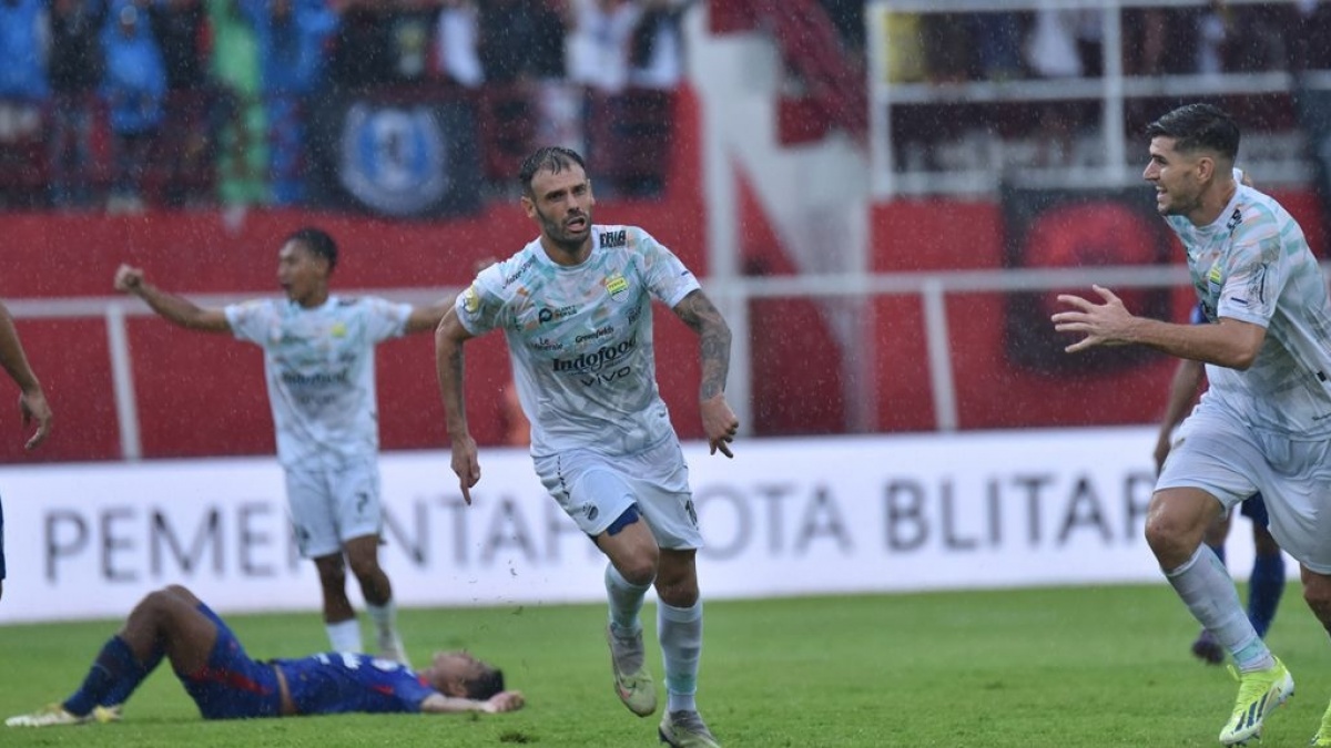 Tyronne Del Pino Gemilang, Persib Bandung Tumbangkan Arema FC