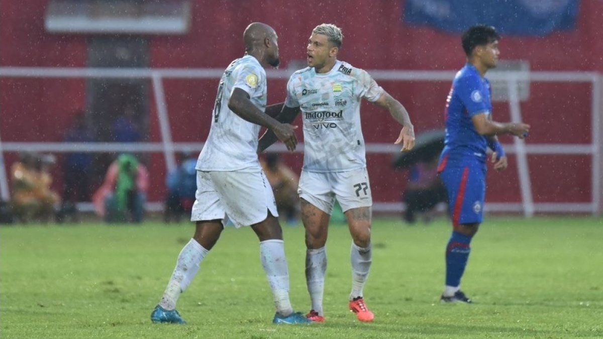 Baru Cetak Satu Gol, Ini Statistik Gervane Kastaneer di Persib dan Klub Sebelumnya