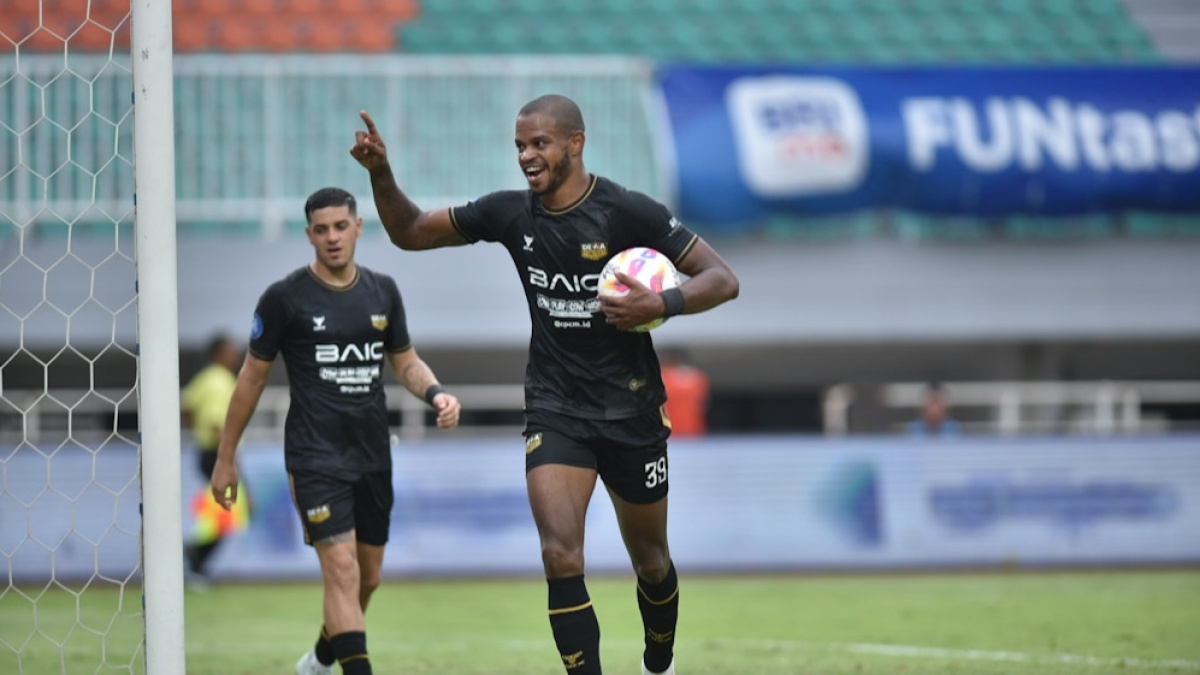 Alex Martins Tak Terbebani Target 20 Gol, Fokus Bawa Dewa United Tampil Maksimal