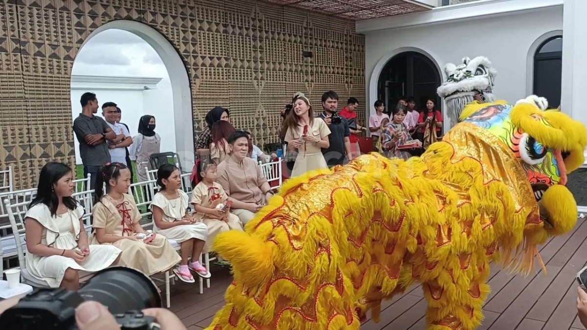 Rayakan Imlek, Sarwendah Undang Barongsai ke Rumah