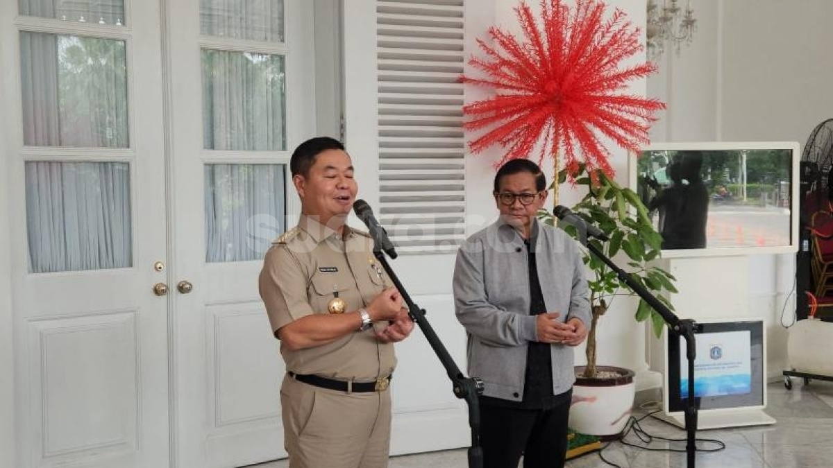 Pramono Cek Kantor Baru Sembari Makan Siang, Balai Kota DKI Langsung Disulap Ornamen Serba Merah!