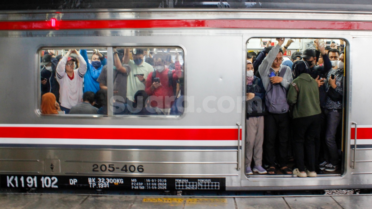 DPR Kecam Aksi Pelecehan Terjadi di KRL: Negara Wajib Hadir