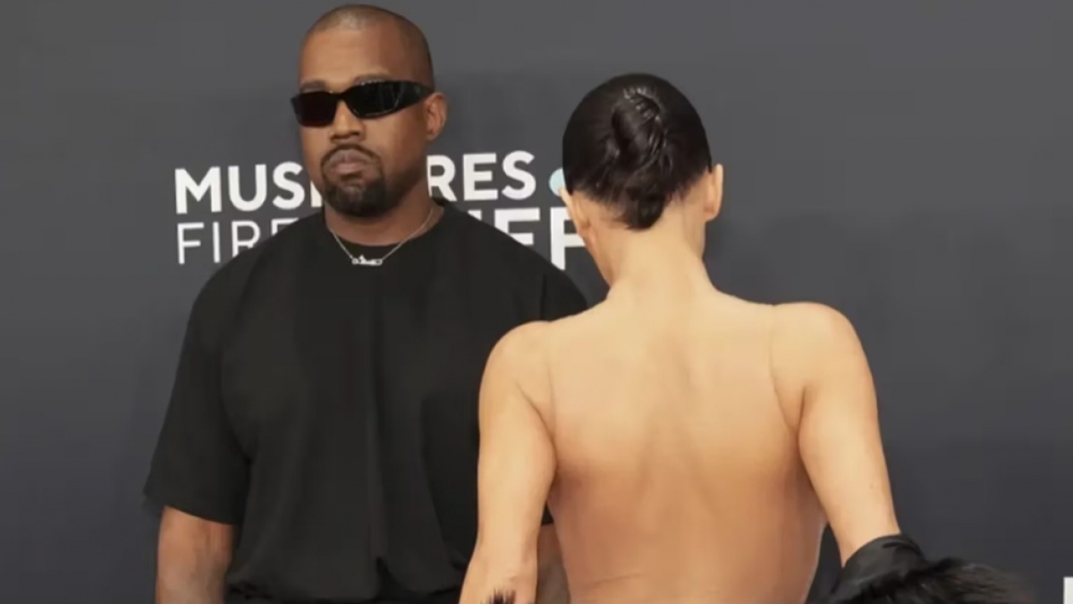 5 Fakta Kontroversi Busana Bianca Censori Istri Kanye West di Grammy Awards 2025