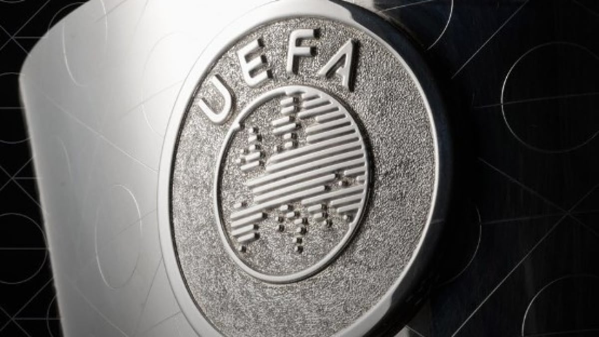 UEFA Mulai Gerah! Muncul Desakan Lengserkan Infantino dari Kursi Presiden FIFA