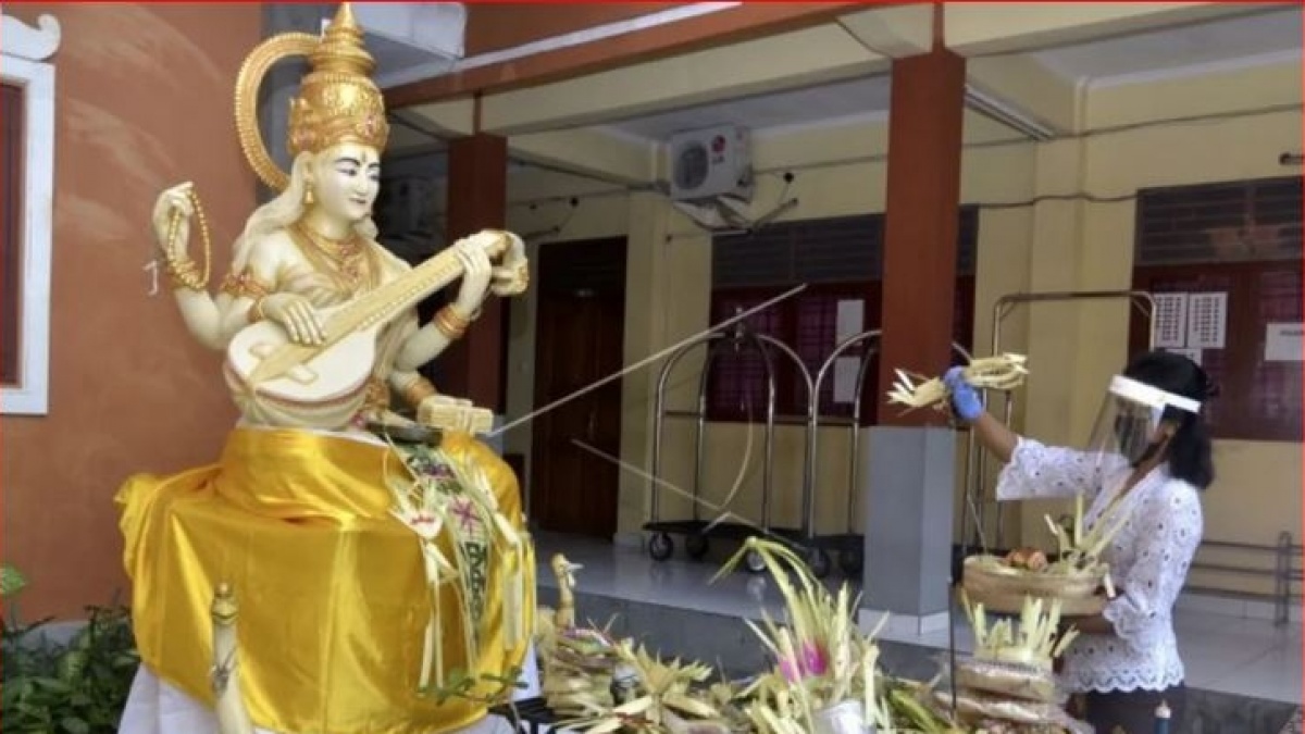 Makna dari Simbolisasi Dewi Saraswati Sebagai Dewinya Ilmu Pengetahuan