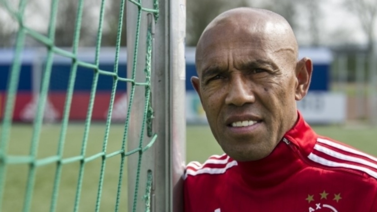 Dilepeh Ajax, Simon Tahamata Kirim Sinyal Mau Jadi Dirtek Timnas Indonesia?