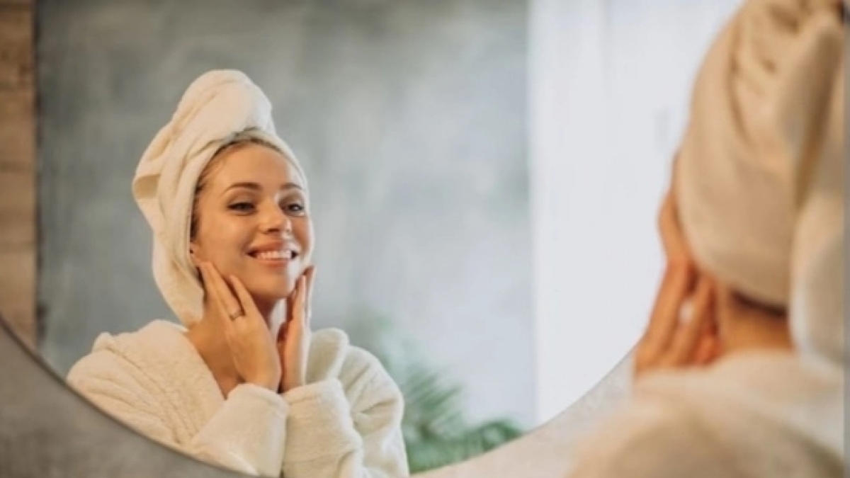 5 Cleansing Oil Berbahan Plant Oil untuk Kulit Sensitif, Auto Bersih Tanpa Iritasi!