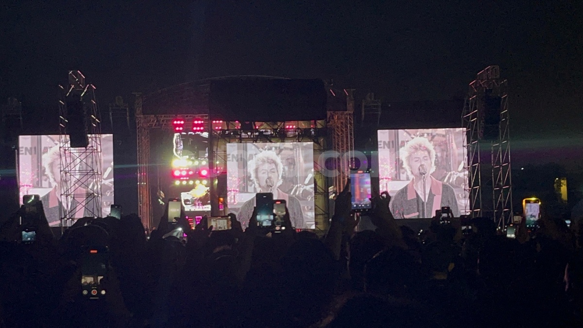 Vokalis Green Day Pandu Penonton Pakai 'Mantra' di Atas Panggung, Terus Semangat Sepanjang Lagu