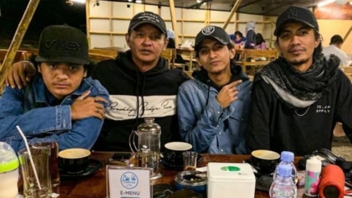 Beda Reaksi Ayah dan Ibu saat Vadel Badjideh Ditetapkan Tersangka, Ada Yang Dihujat