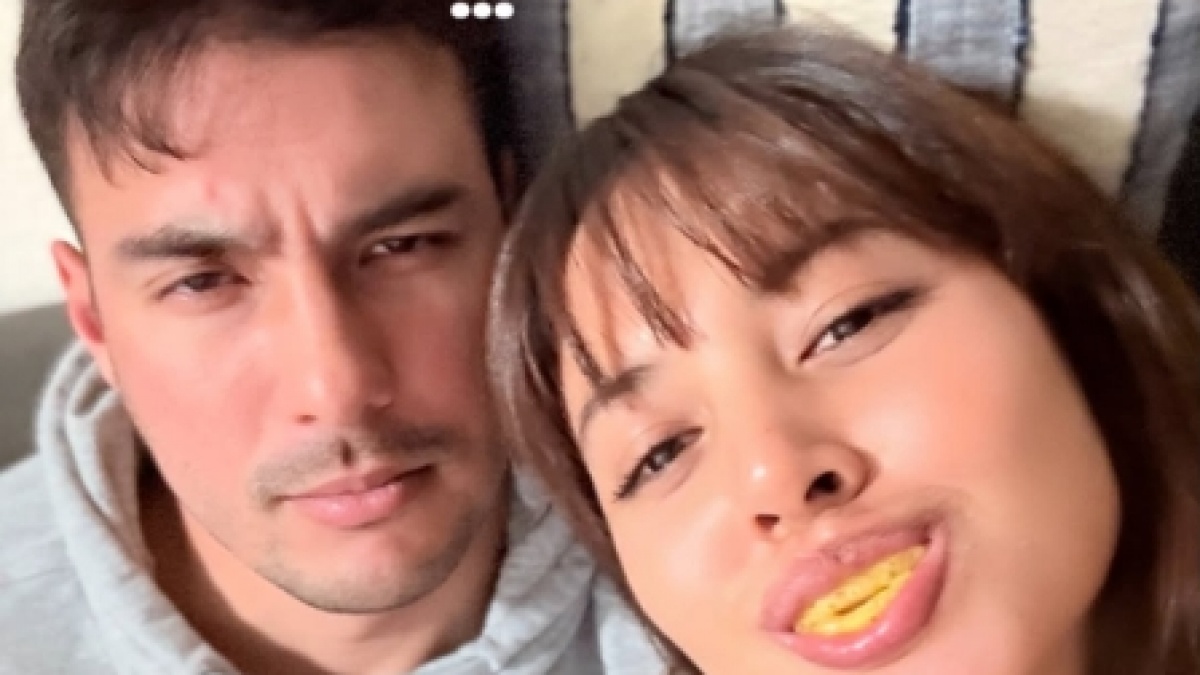 7 Momen Kocak Aurelie Moeremans Jahili Suami, Tak Heran Kalau Berjodoh