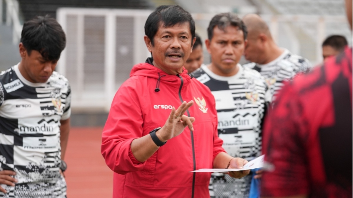 Indra Sjafri: Nggak Usah Pedulikan Taktik, Dapat Bola Hajar