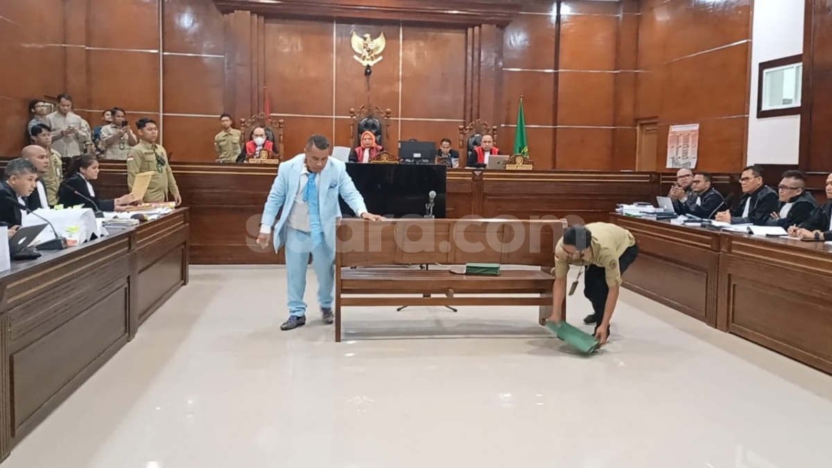 Hotman Paris Sempoyongan Usai Sidang, Razman Curiga Ada yang Nyerang Lewat Jalur Langit