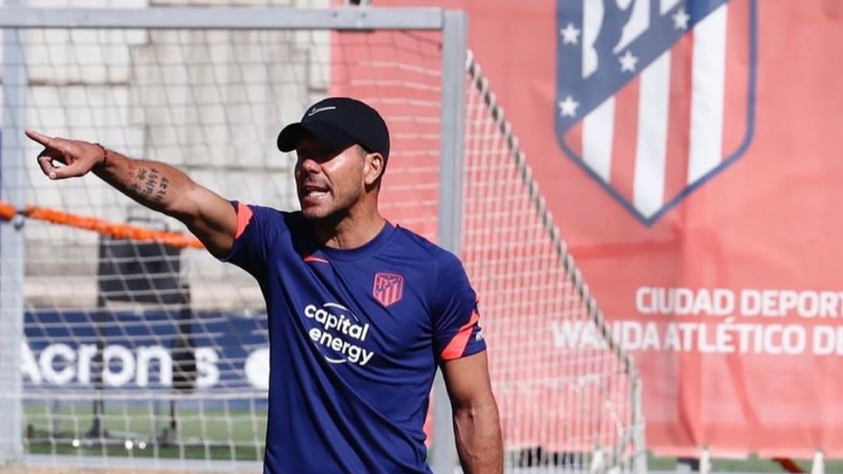 Simeone Tertawa, Flick Mengamuk: Drama VAR Panaskan Duel Atletico vs Barcelona