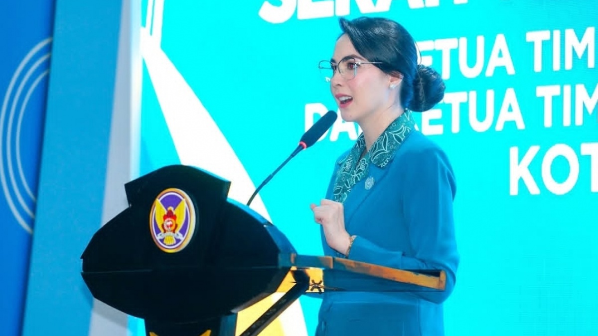 Pesona Anggun Arumi Bachsin dalam Balutan Seragam PKK, Langsung Banjir Pujian