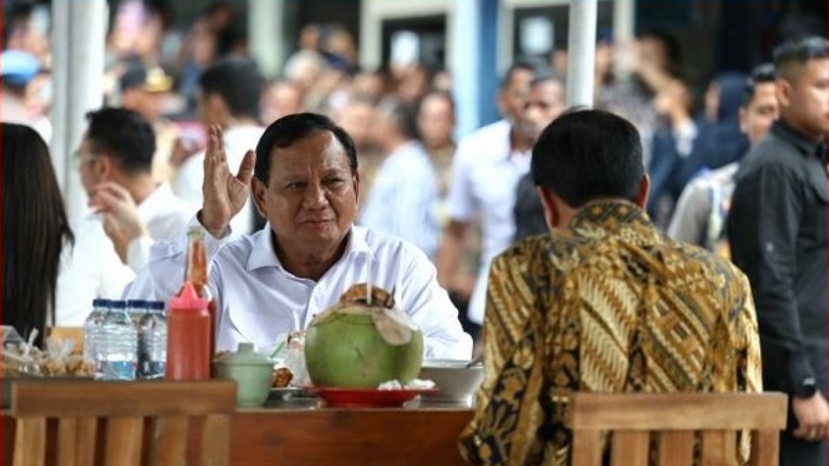 Mati Kutu di Tangan Jokowi? Refly Harun Ungkap Prabowo Tak Berkutik Tanpa Restu