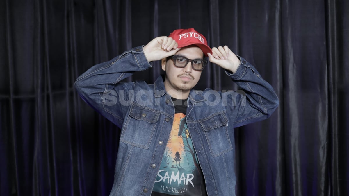 Kevin Julio Suguhkan Penampilan Eksentrik di Film Samar: Ilmira Nirmala