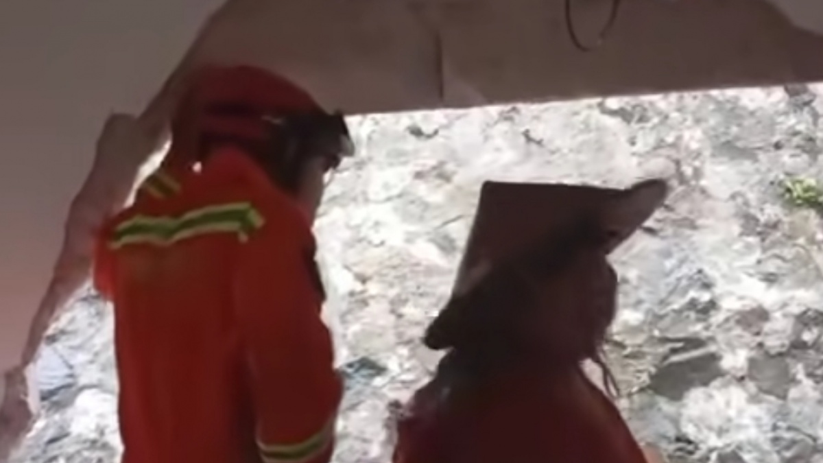Ngeri! Banjir Terjang Perumahan Depok, Turap Longsor Jebolkan Rumah Warga!