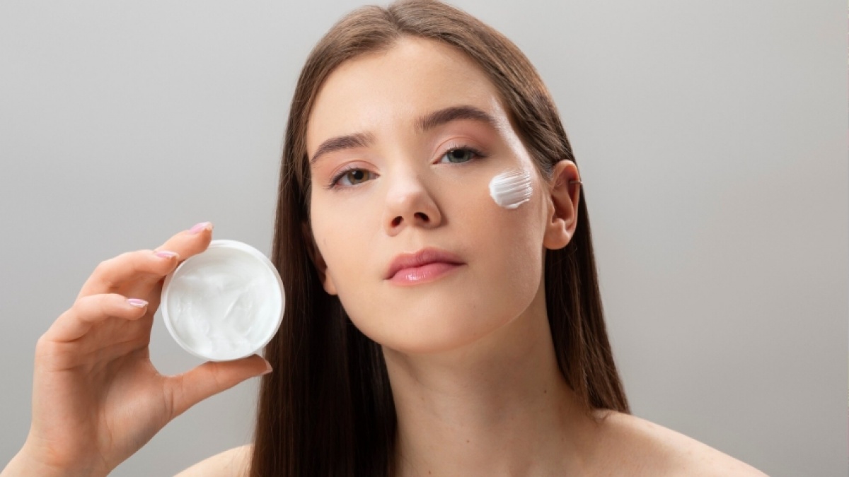 7 Kesalahan Pakai Moisturizer yang Perlu Dihindari agar Kulit Segar dan Lembap