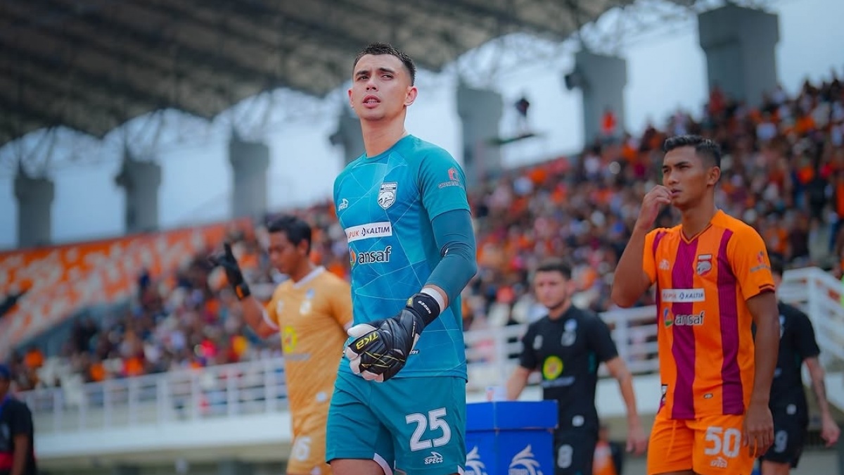 Rekor Ini Jadi Alasan Nadeo Argawinata Kiper Terbaik Super League 2025/2026
