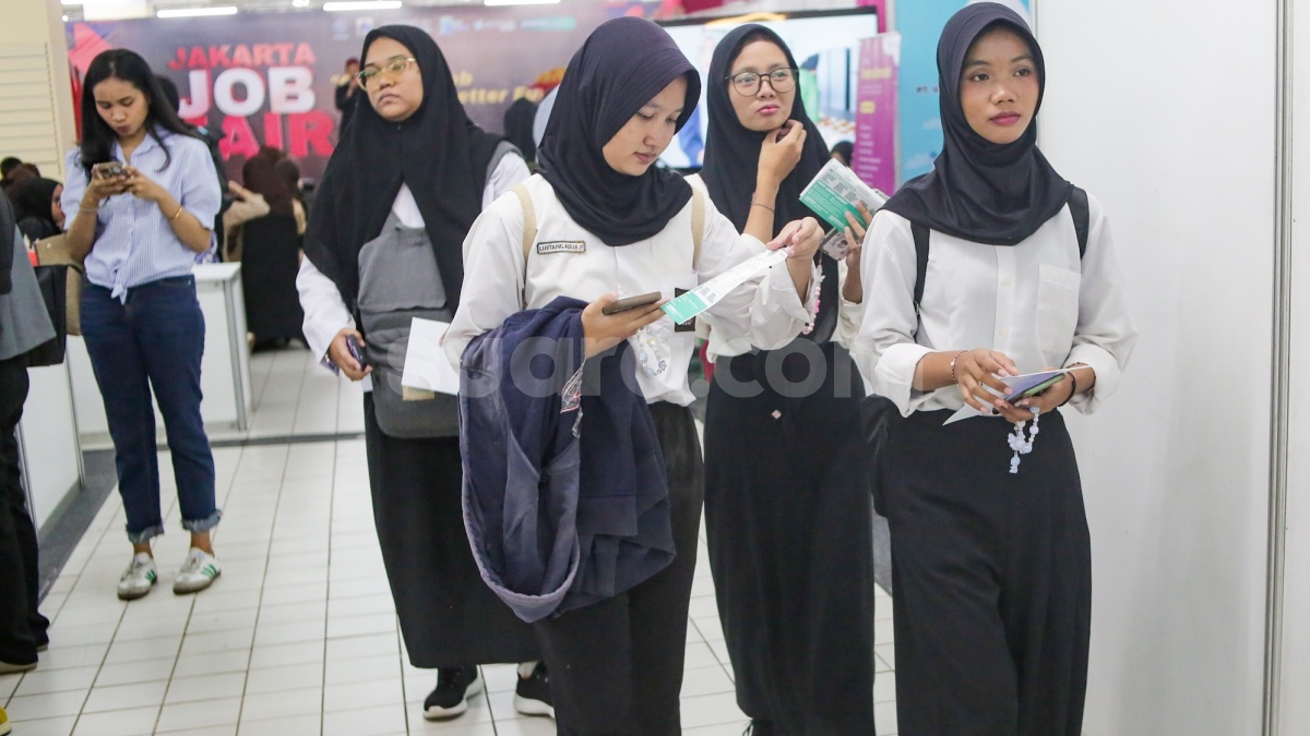 Lulusan SMA Mulai Pasrah Cari Kerja, Tabungan Warga Makin Tipis