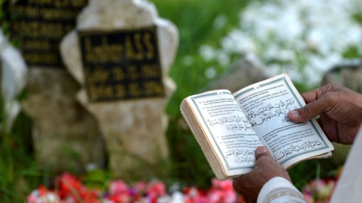 3 Menit Paham Tata Cara Hadorot Ziarah Kubur, Bekal Penting Nyekar Ramadan 1447 H