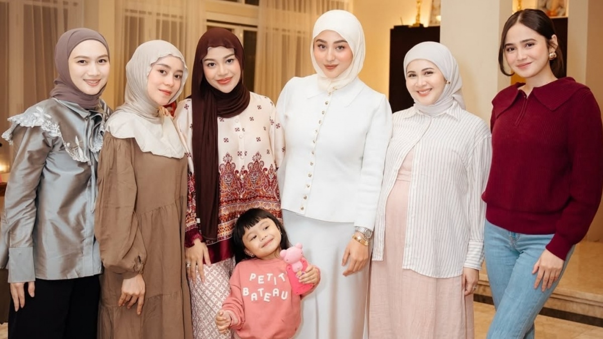 Inspirasi Outfit Bukber Geng Mamayu, dari Lesti Kejora hingga Syifa Hadju