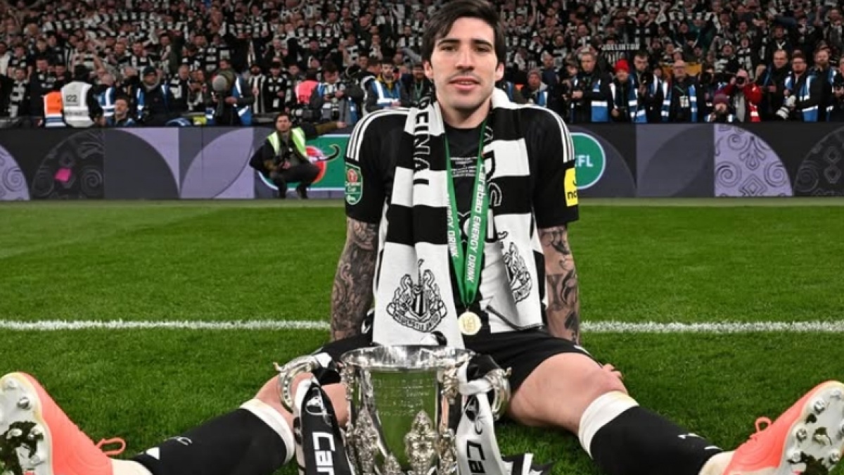 Newcastle United Juara Piala Liga Inggris 2025