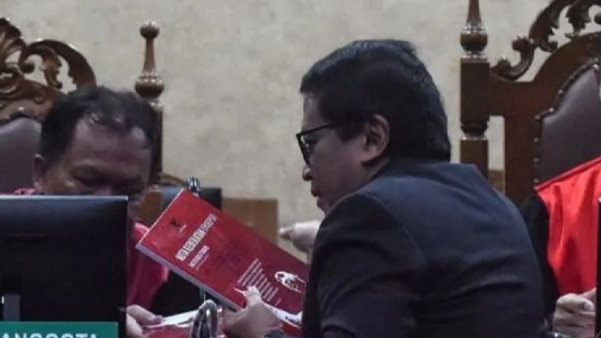 Hasto Terjerat Korupsi tapi Kenapa Kutip Pledoi Indonesia Menggugat Bung Karno?