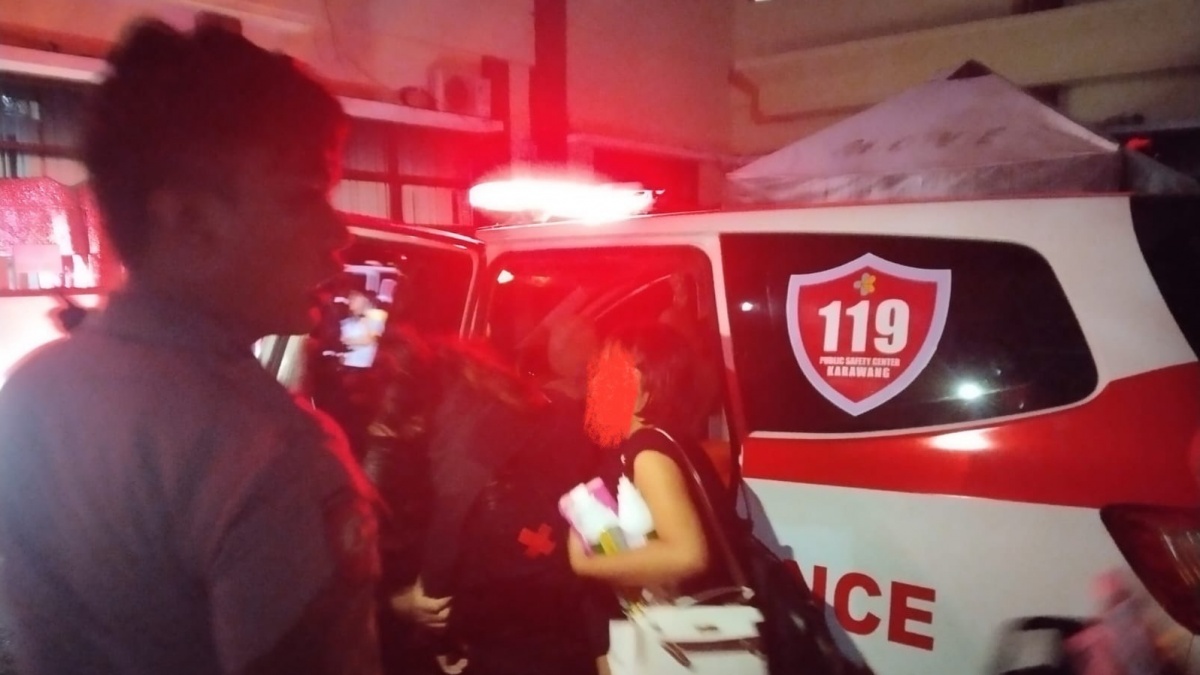 Viral Aparat Diduga Jebak Massa Tolak UU TNI Pakai Mobil Ambulance