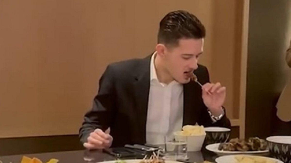 Sindiran Norak Pundit Asing: Cukup Makan Sate Ayam, Anda Bisa Bela Timnas Indonesia