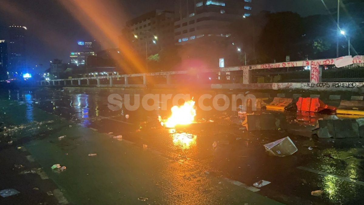 Aparat Bubarkan Massa Tolak UU TNI di DPR: Ayo Mundur, Aspirasinya Setelah Lebaran!