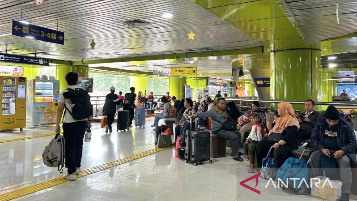 Gegara WFA, KAI Klaim Kondisi Arus Balik Penumpang Kereta Api Tak Alami Kepadatan