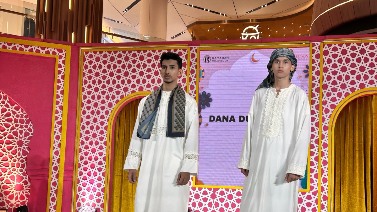 Tips Pilih Baju Lebaran Pria Anti Gerah ala Desainer: Palazzo hingga Oversize Jadi Kunci!