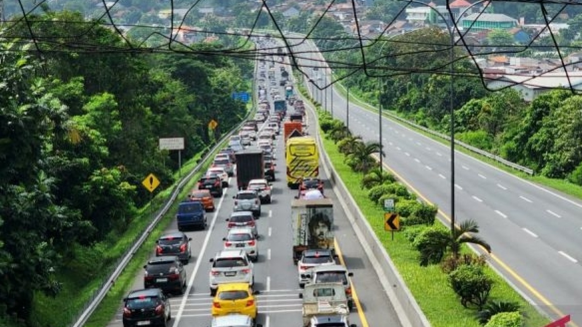 Puncak Arus Mudik Terjadi Hari Ini, Polda Jateng Terapkan One Way dari Tol Kalikangkung hingga Bawen