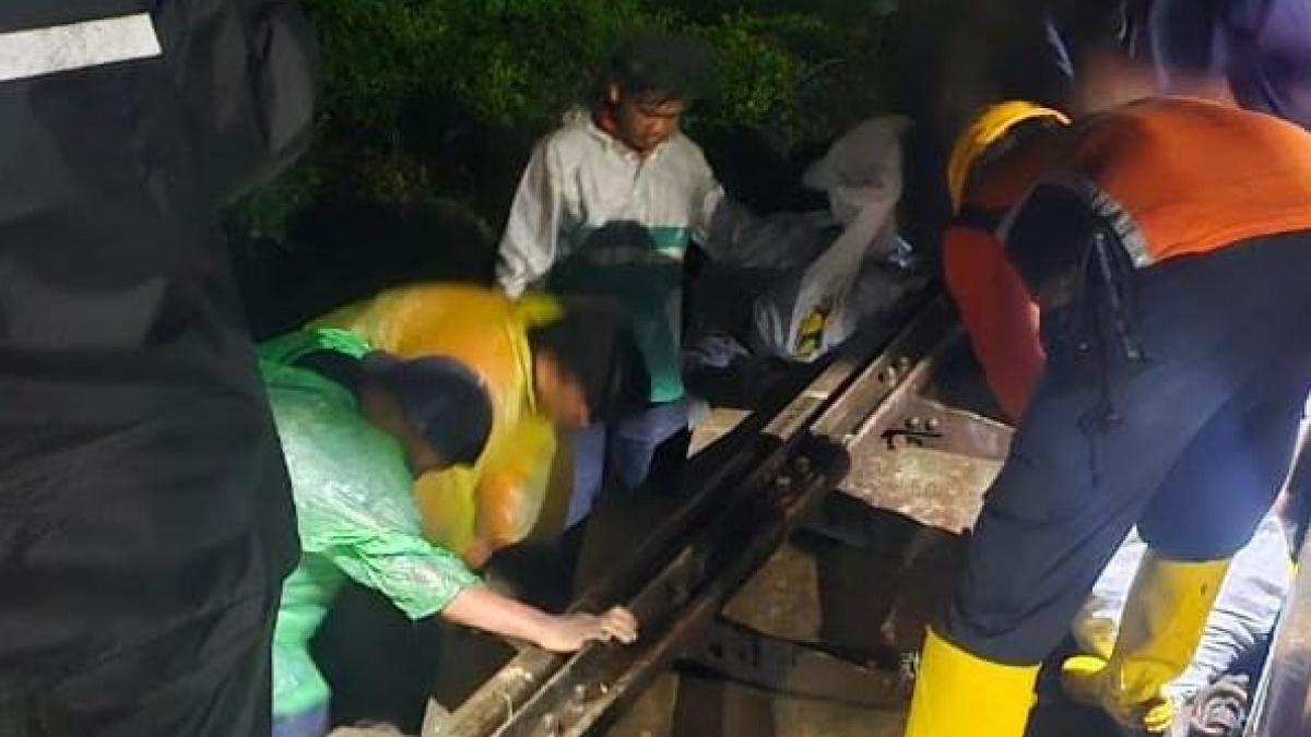 Sempat Tertimbun Longsor, Perjalanan Kereta Api di Jalur Bandung-Semarang Kembali Normal