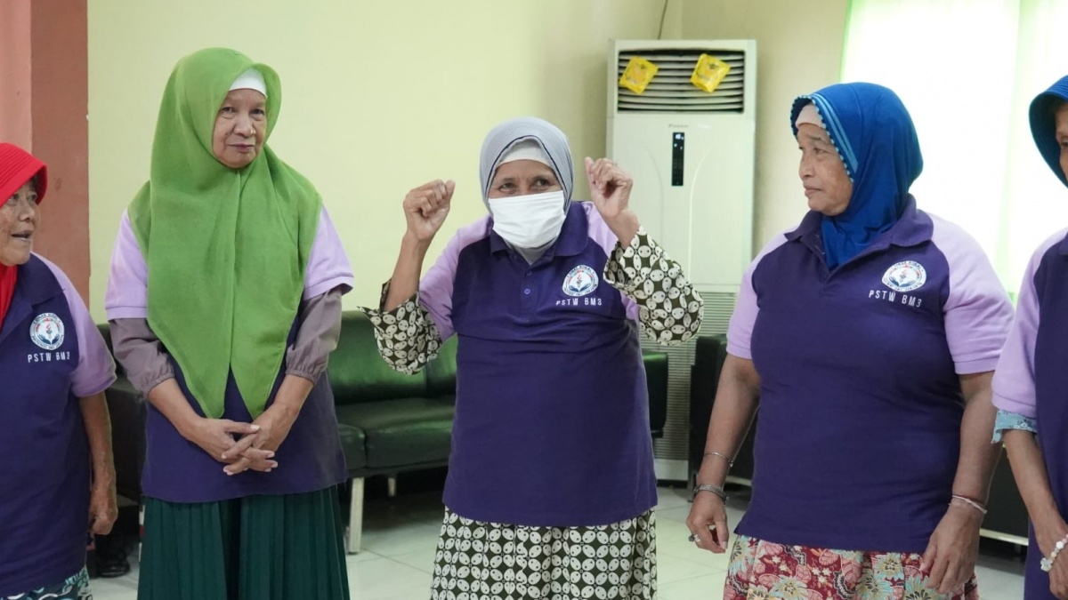 Ramadan Jadi Momen Restoran Ini Berbagi Kebaikan dengan Lansia