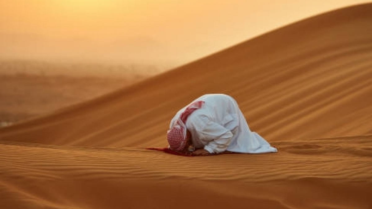 Berapa Rakaat Sholat Jamak Takhir Magrib dan Isya? Begini Ketentuannya
