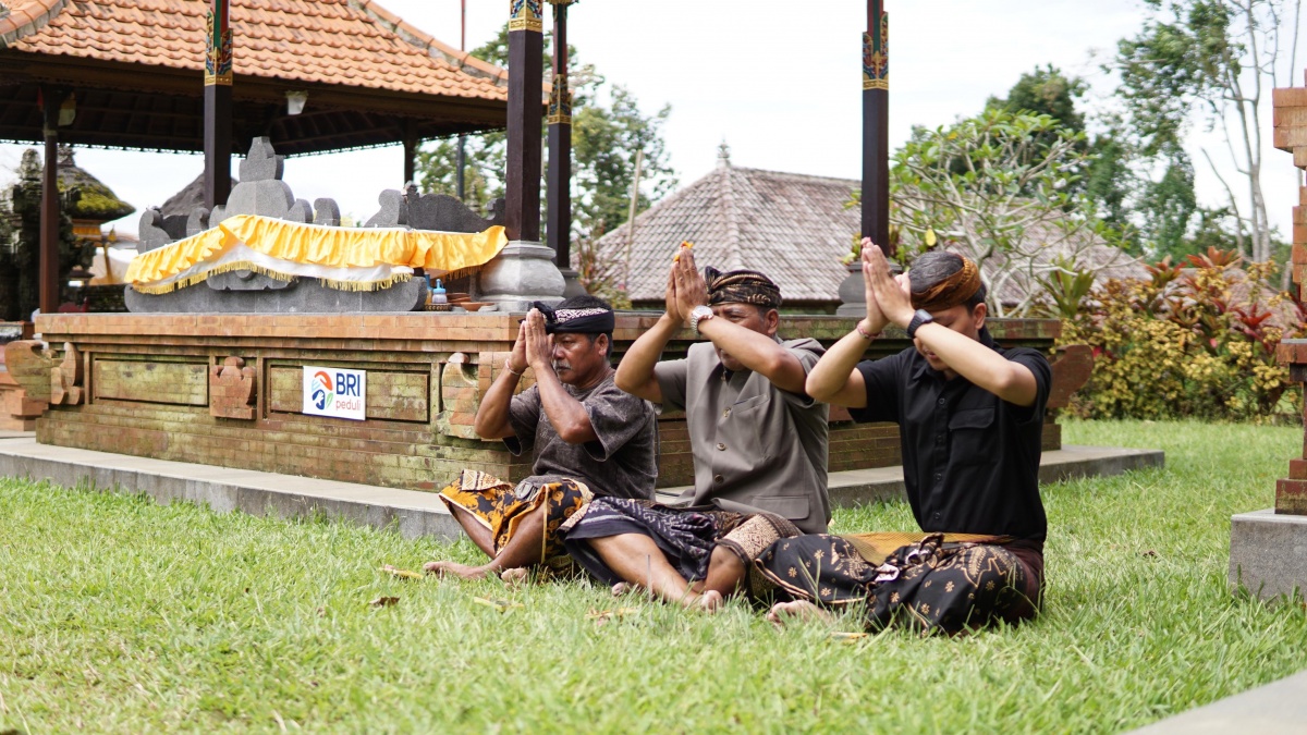 Peringati Hari Raya Nyepi, BRI Peduli Salurkan Bantuan Sembako hingga Renovasi Pura