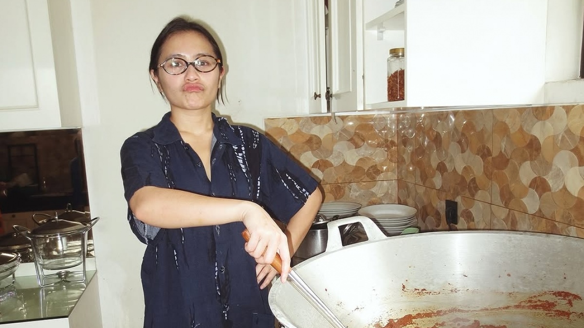 Dulu Dihujat Pakai Gas LPG, Foto Prilly Latuconsina Masak Rendang Jelang Lebaran Digunjing