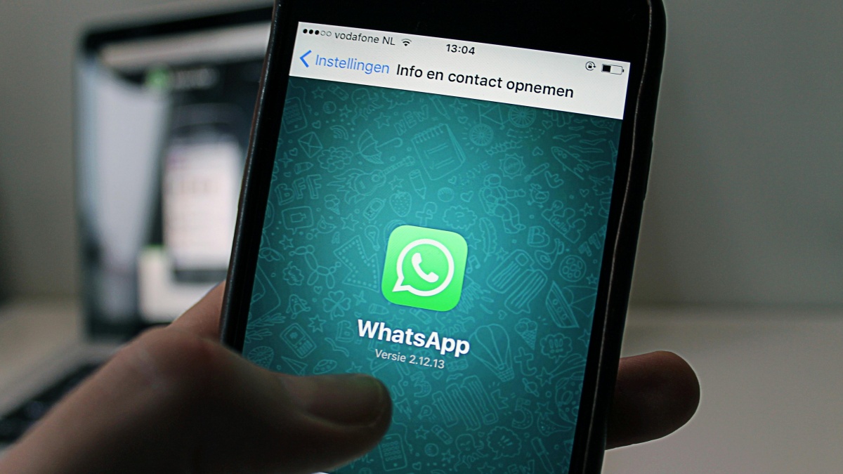 Cemas Menunggu Kabar? Begini Cara Melacak Lokasi Seseorang Lewat WhatsApp dan Google Maps
