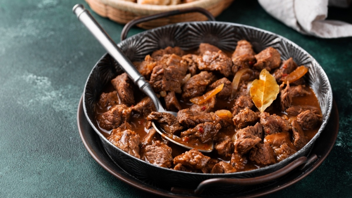 BCL Rela Aduk 8 Jam, Berapa Waktu Ideal Memasak Rendang sampai Daging Empuk?