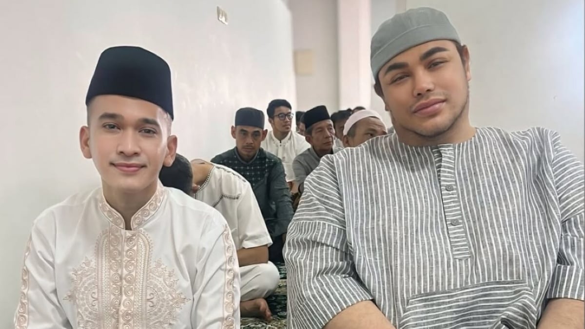 Detik-detik Ivan Gunawan Jadi Imam Salat Berjamaah Bareng Ruben Onsu, Videonya Banjir Doa
