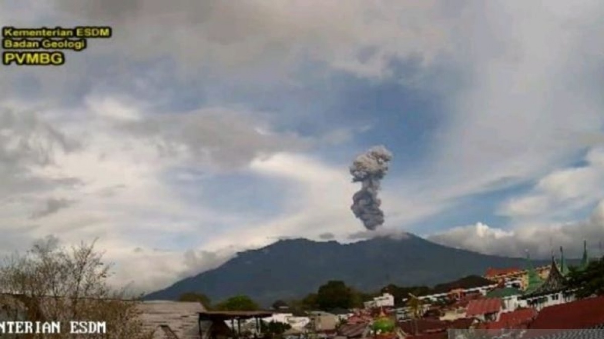 Gunung Marapi Kembali Erupsi, Muntahkan Abu Vulkanik Lebih Tinggi