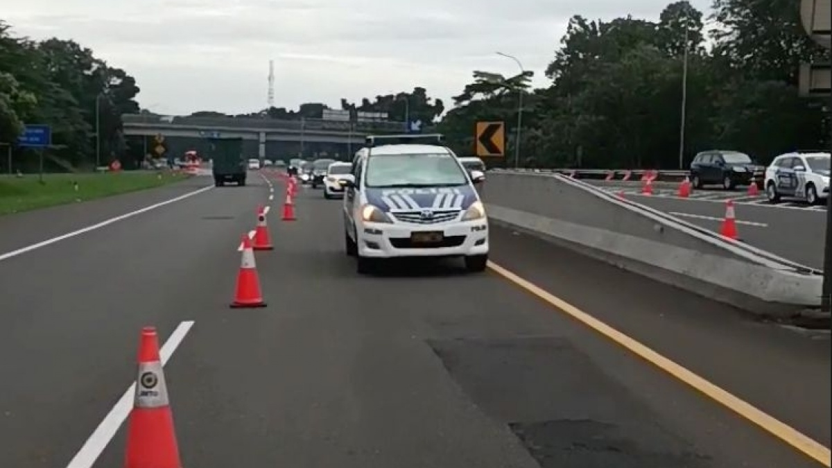 Mulai Padat Kendaraan, Tol Jagorawi Arah Puncak Diberlakukan Contra Flow