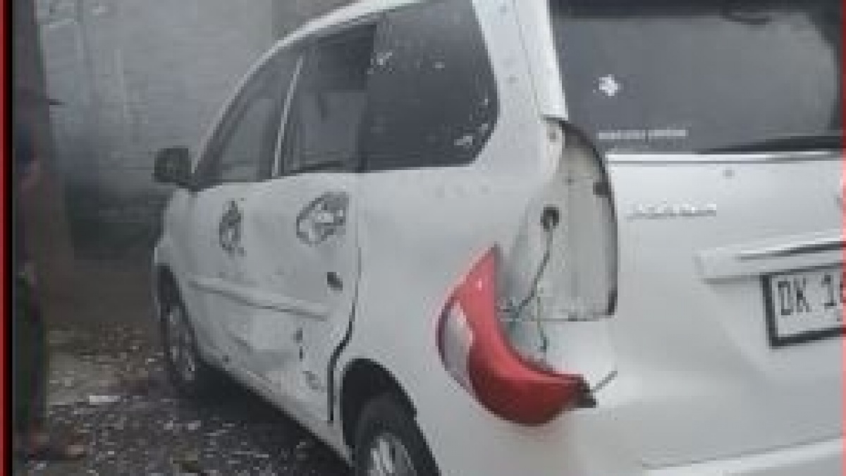 Apes, Dipakai Mudik Mobil Daihatsu Xenia Malah Rusak Kena Ledakan Balon Udara
