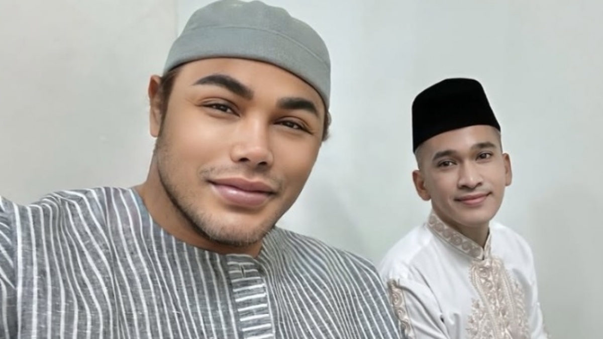 Momen Indah Ruben Onsu Salat Perdana di Musala yang Dibangun