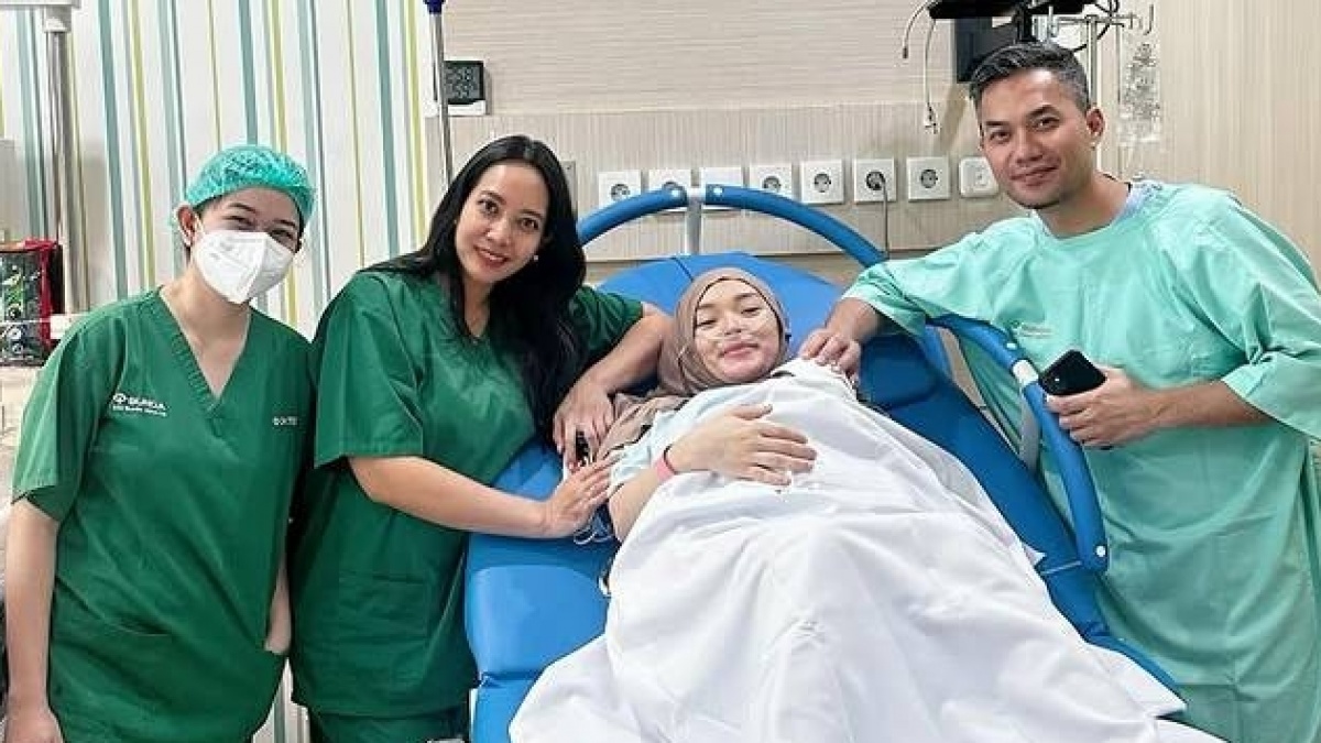 Zaskia Gotik Tinggalkan Rumah Sakit Usai Melahirkan Anak Ketiga: Perjuangan Luar Biasa