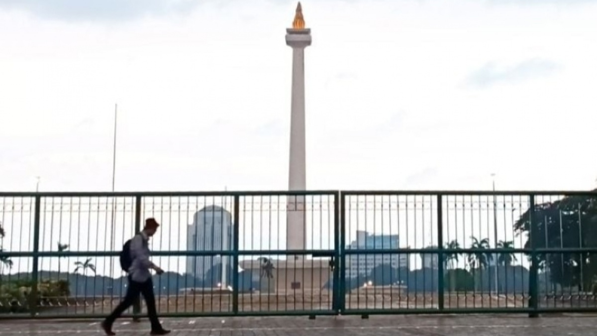 Akses Tugu Monas Tutup Total, Wisatawan Hanya Bisa Keliling Kawasan