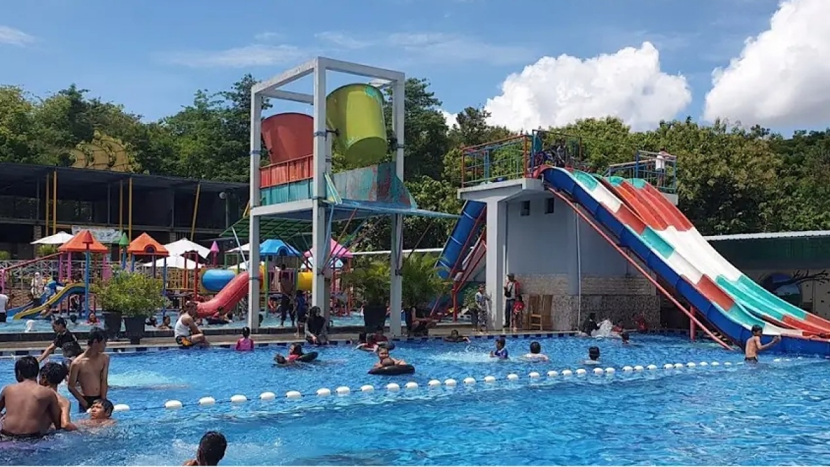 Liburan Keluarga Hemat: Rekomendasi Kolam Renang di Karanganyar, Tiket Mulai Rp 8 Ribu!